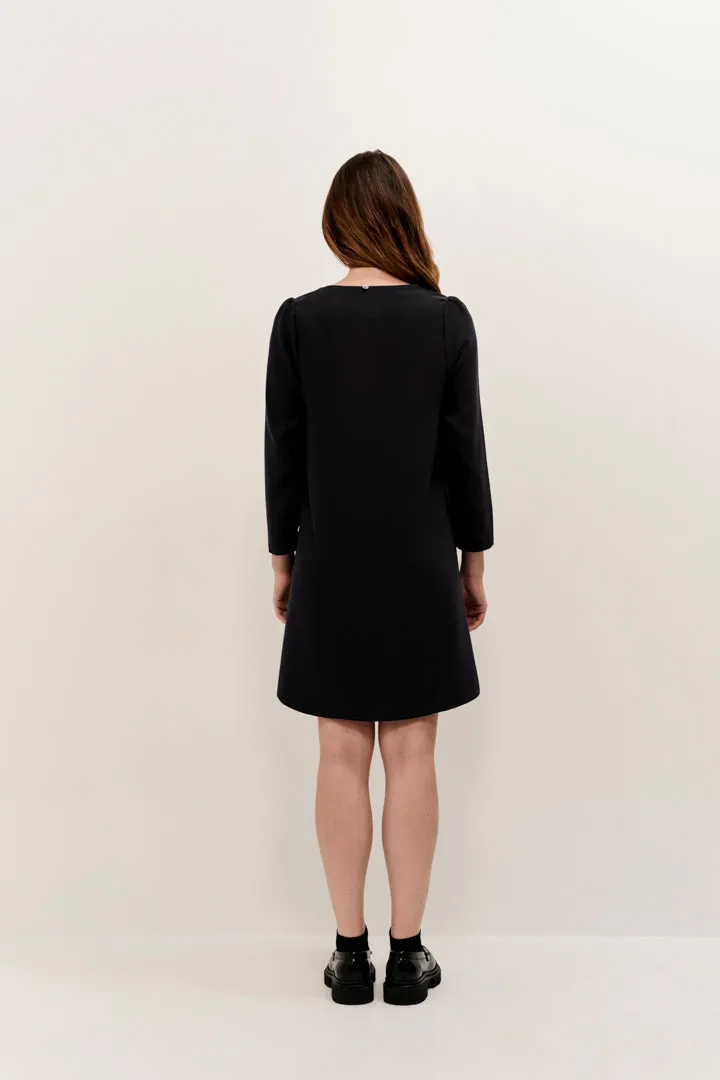 RIOMI  - Robe noire fluide forme évasée